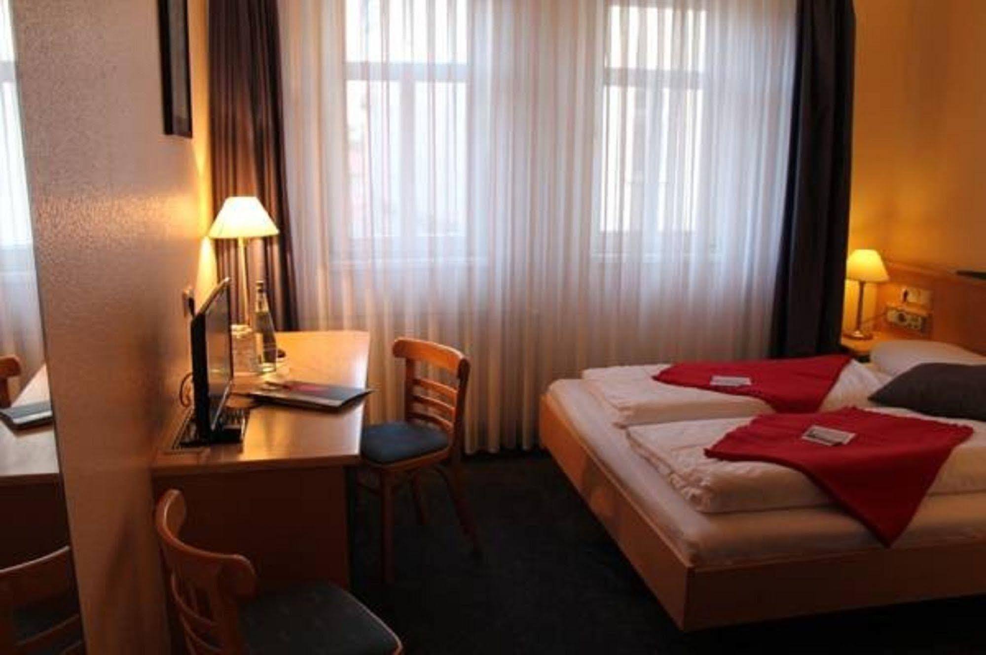 Hotel An Der Stadtmauer Mühlhausen Esterno foto